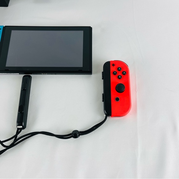Nintendo Switch - Neon Blue + Neon Red Joy-Con and Game - Picture 16 of 16